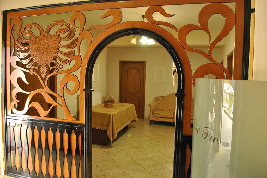 فندق ذا فيرست Gjirokastër المظهر الخارجي الصورة